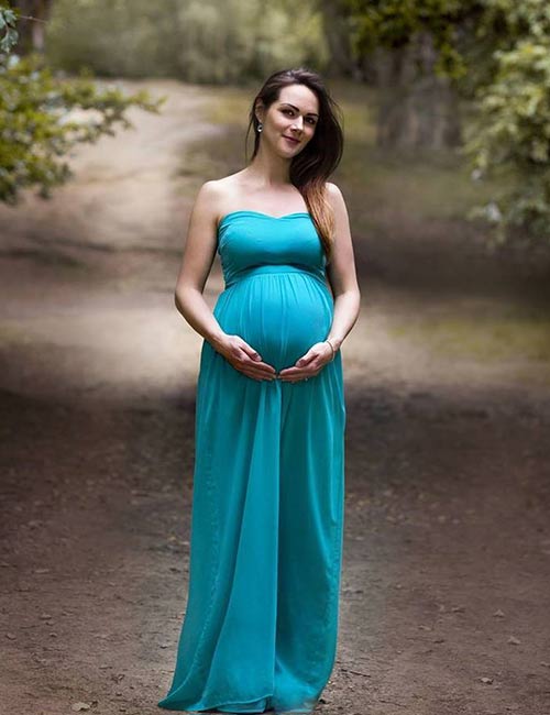 Strapless maxi dress for pregnancy photoshoot