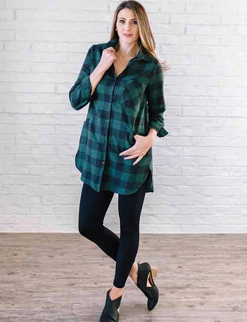 Wear your oversized flannel shirt with leggings
