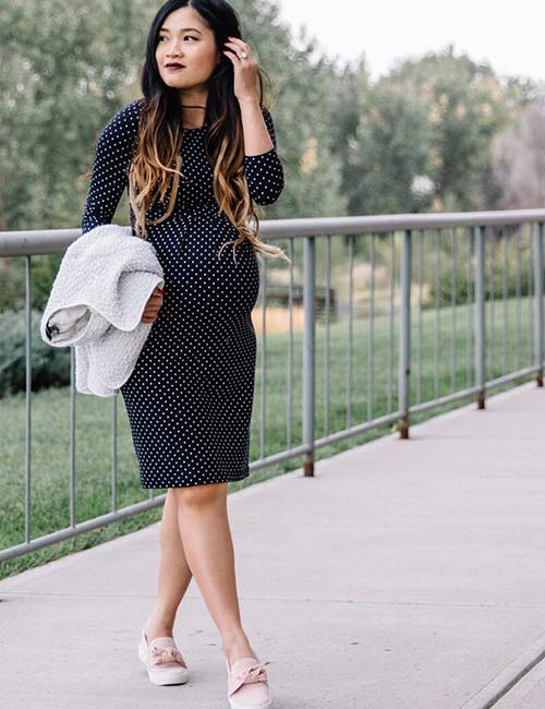 Polka dots dress for pregnancy photoshoot