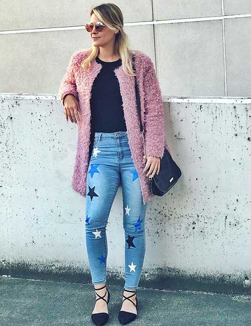 Printed high waisted jeans with a chunky fur sweater