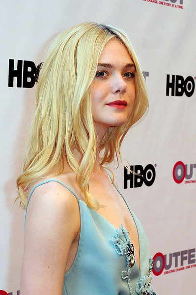 Elle Fanning wore boho-glam center-parted waves to the opening night gala of 'Tig.'