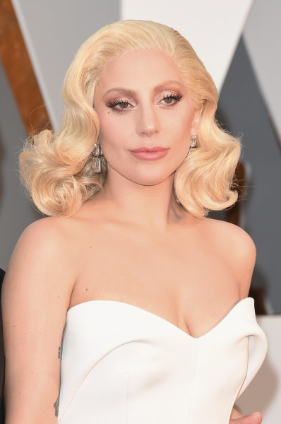 Lady Gaga's voluminous waves channeled those of a '50s retro screen siren.